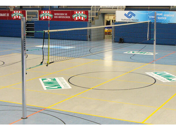 Volleyballstolpe med nett og antenner