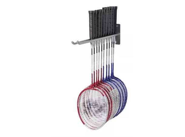 Veggoppheng for badmintonracketer