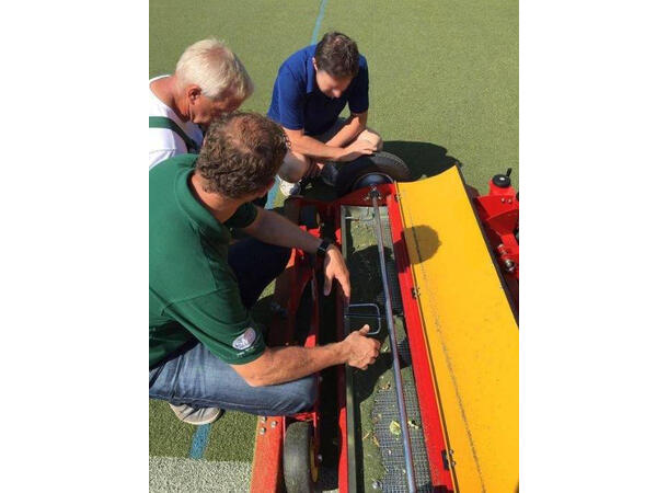 Demo - Overflaterenser TurfCare 2000 For kunstgress (etterhengt), 2,0m
