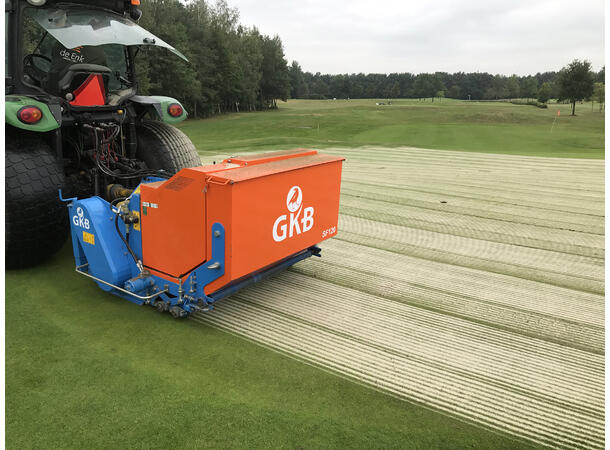 GKB Sandfiller SF120 Renoverer og forbedrer gressmatten