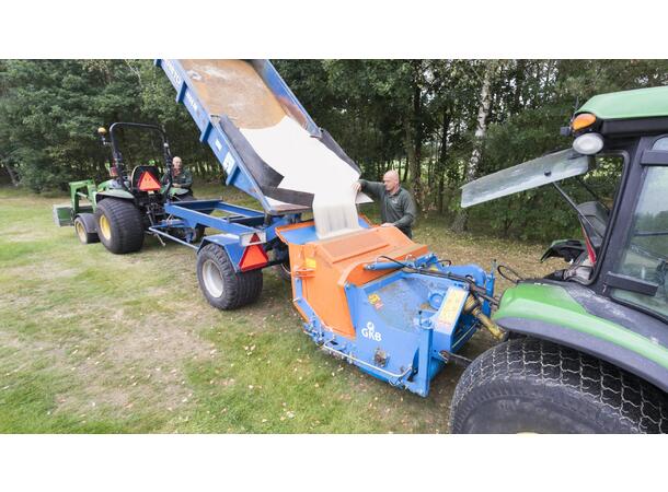 GKB Sandfiller SF120 Renoverer og forbedrer gressmatten