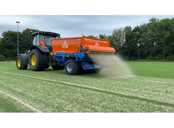 GKB TD114 TOPDROP TOPDRESSER FOR SPREDNING AV SAND, GUMMIGRANULAT MM. 
